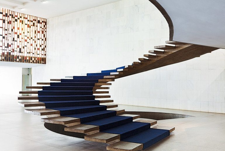 Resultado de imagem para largura para escada de 2 lances  Diseño de  escaleras interiores, Diseño de escalera, Decoración de unas